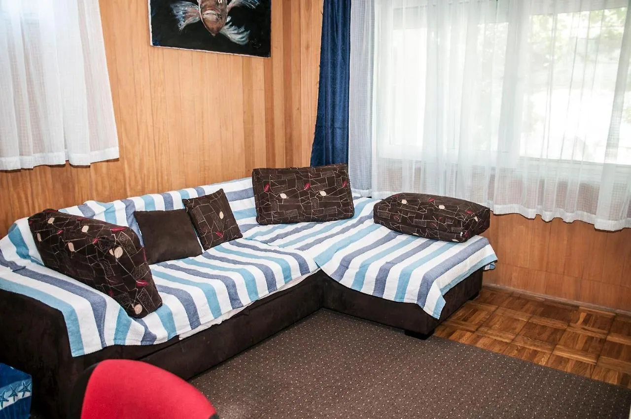 Apartment Roza تروغير